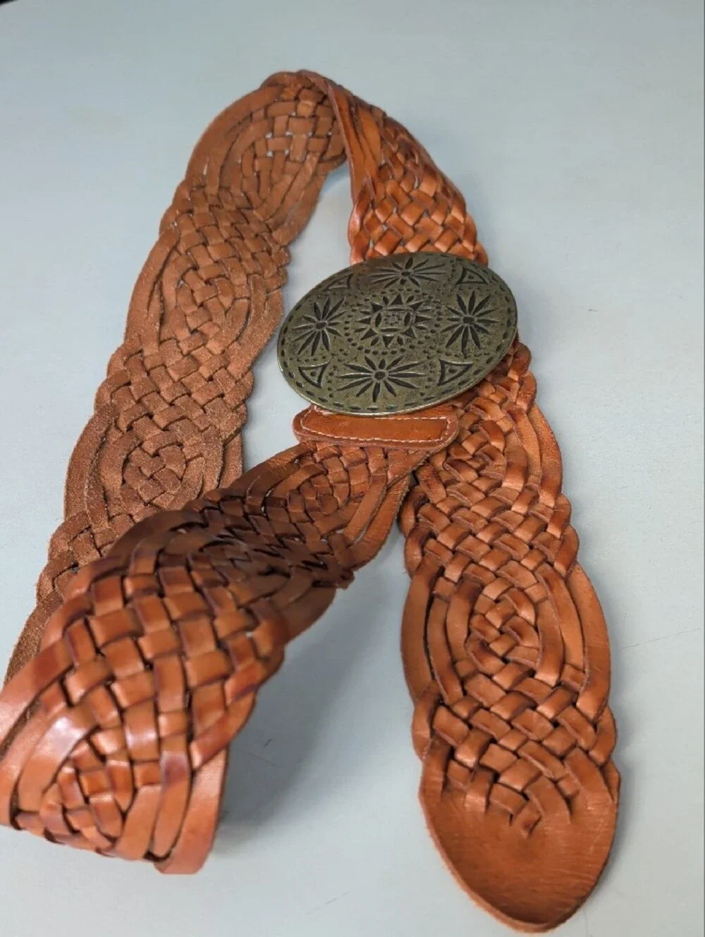 bebe Braided Tan Soft Shiny Leather Belt w/ Antique Brass Medallion Length 43